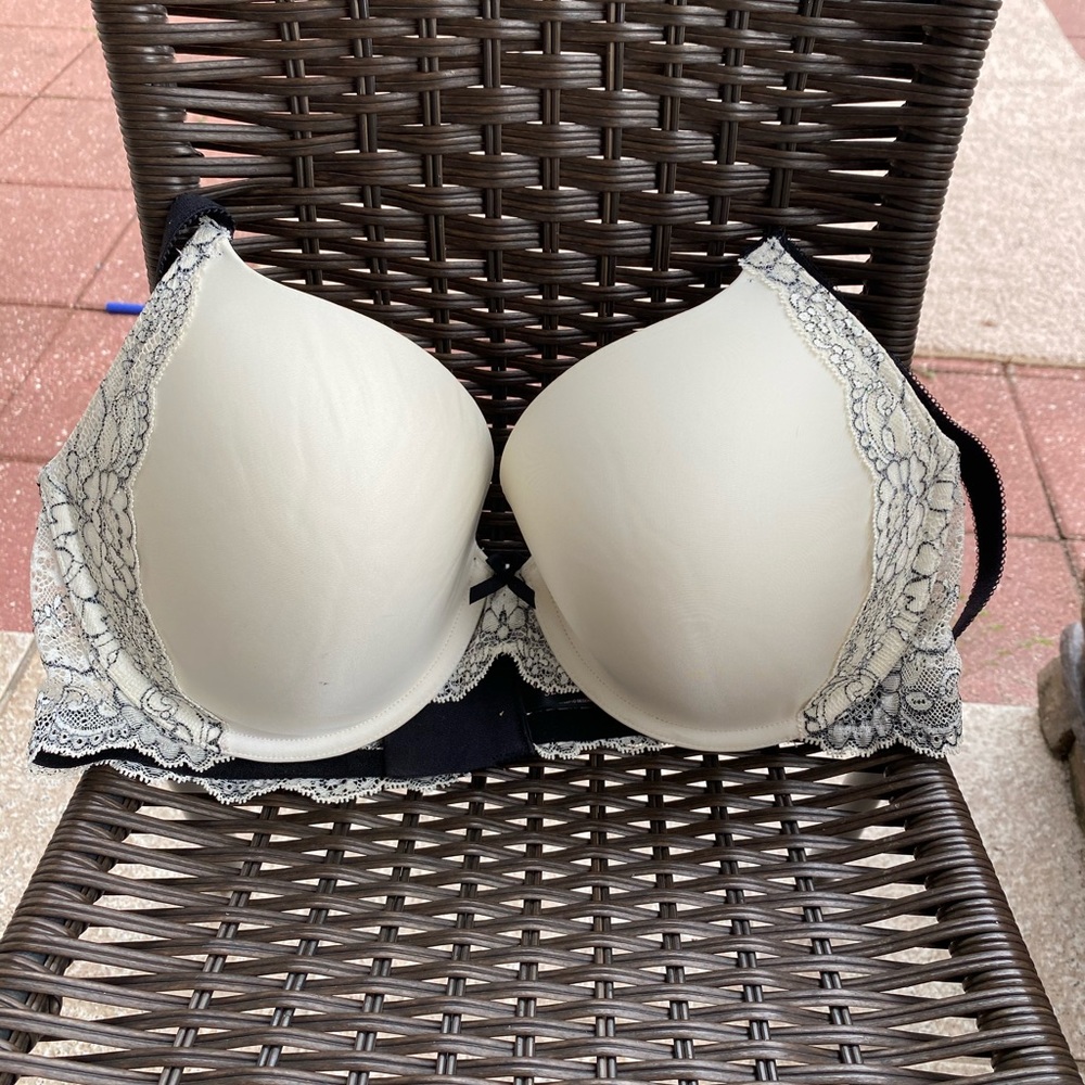 Barely worn Victoria’s Secret bra